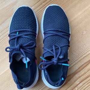 Adidas Women’s cloud foam Ultimamotion sneakers black size 8